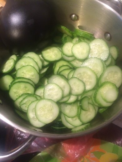 Закуска на зиму из огурцов - Шаг 1