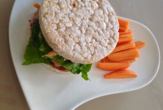 Вегетарианский фишбургер с хлебцами без глютена