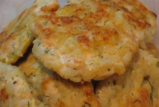 Рубленые куриные котлеты с рисом и перцем.