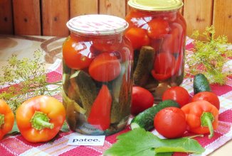 Маринованные огурцы с помидорами "Ассорти"