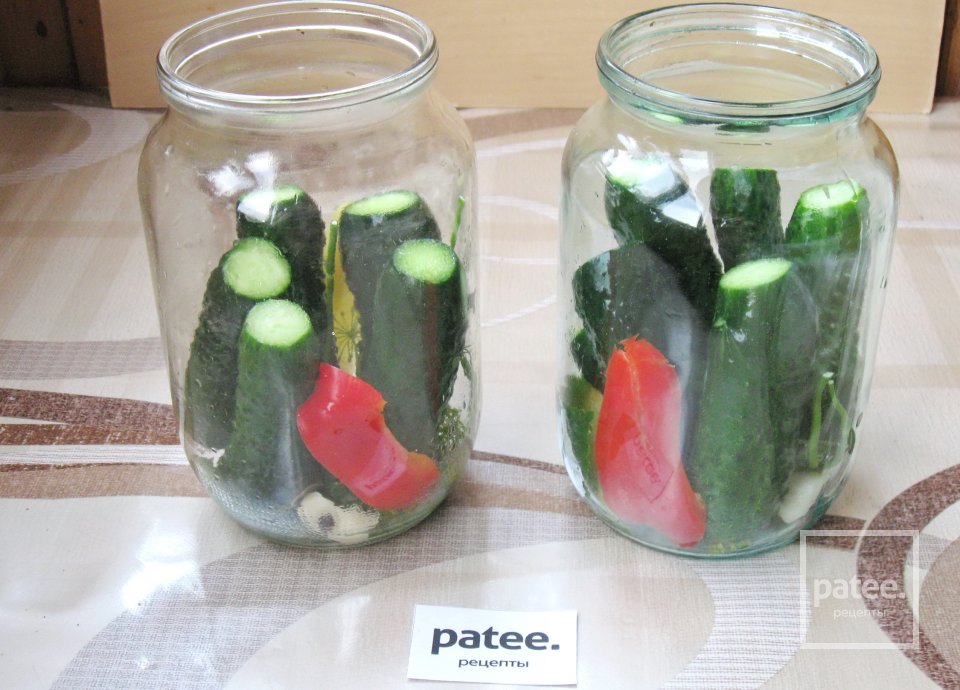 Маринованные огурцы с помидорами "Ассорти" - Шаг 7