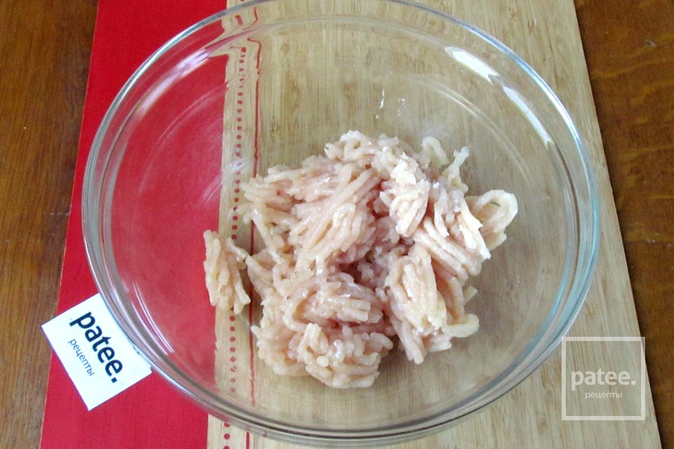Котлеты из куриной грудки и говядины - Шаг 2