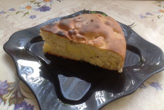 Яблочная шарлотка