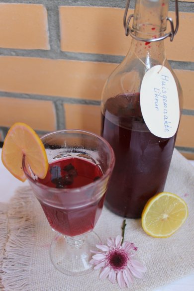 Zwarte bessen likeur/ Ликер из черной смородины - Шаг 4