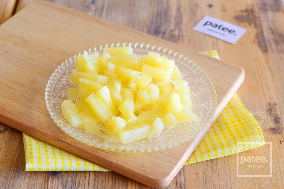 Салат с креветками и ананасом - Шаг 2