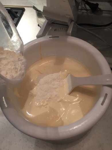 Бисквитный торт с творожным кремом - Шаг 2