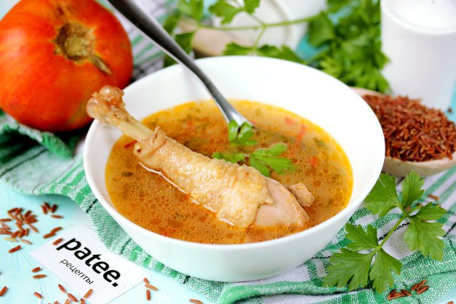 Куриный суп с красным рисом