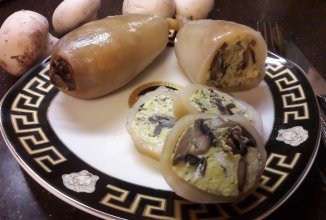 Кальмары фаршированные грибным омлетом