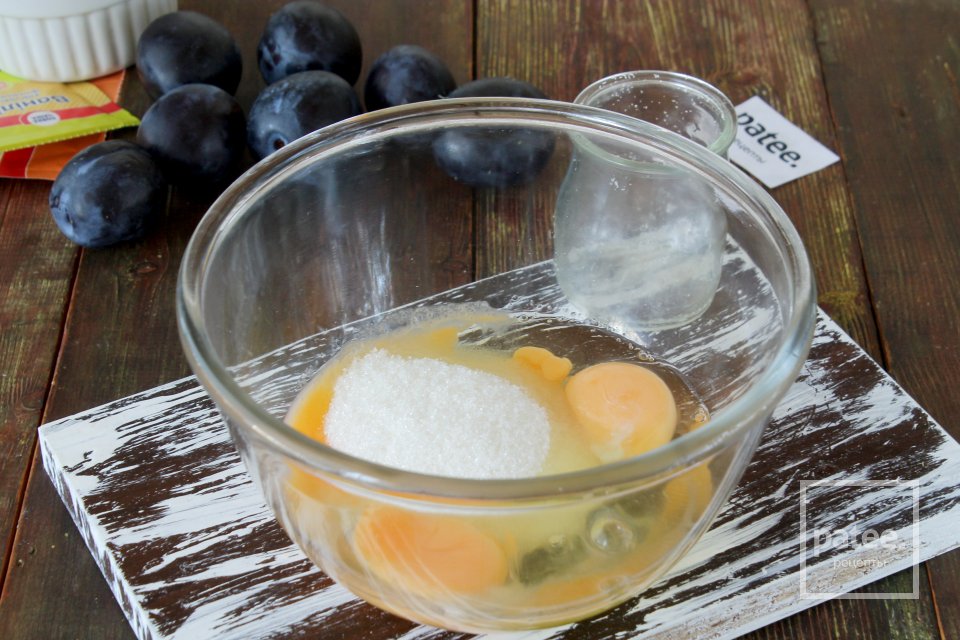 Быстрый пирог со сливами - Шаг 3