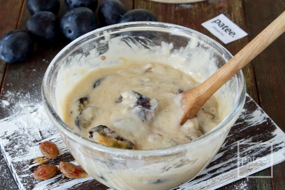 Быстрый пирог со сливами - Шаг 8