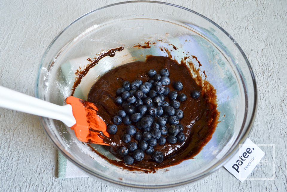 Шоколадный брауни с голубикой - Шаг 11