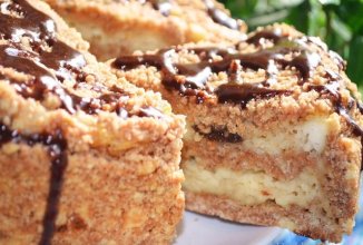 Пирог с творогом и черносливом.