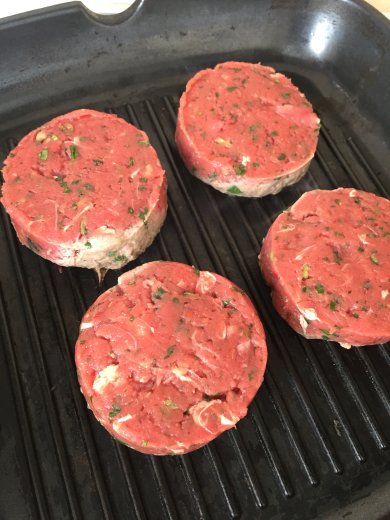 Бургеры -гриль с базиликом - Шаг 2