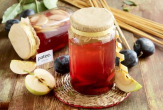 Компот из слив и яблок на зиму