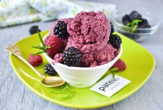 Замороженный йогурт с ежевикой