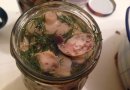Маринованные с зеленью укропа маслята