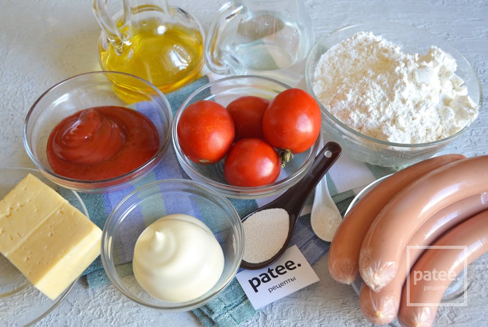 Мини-пицца с сосисками и помидорами - Шаг 1