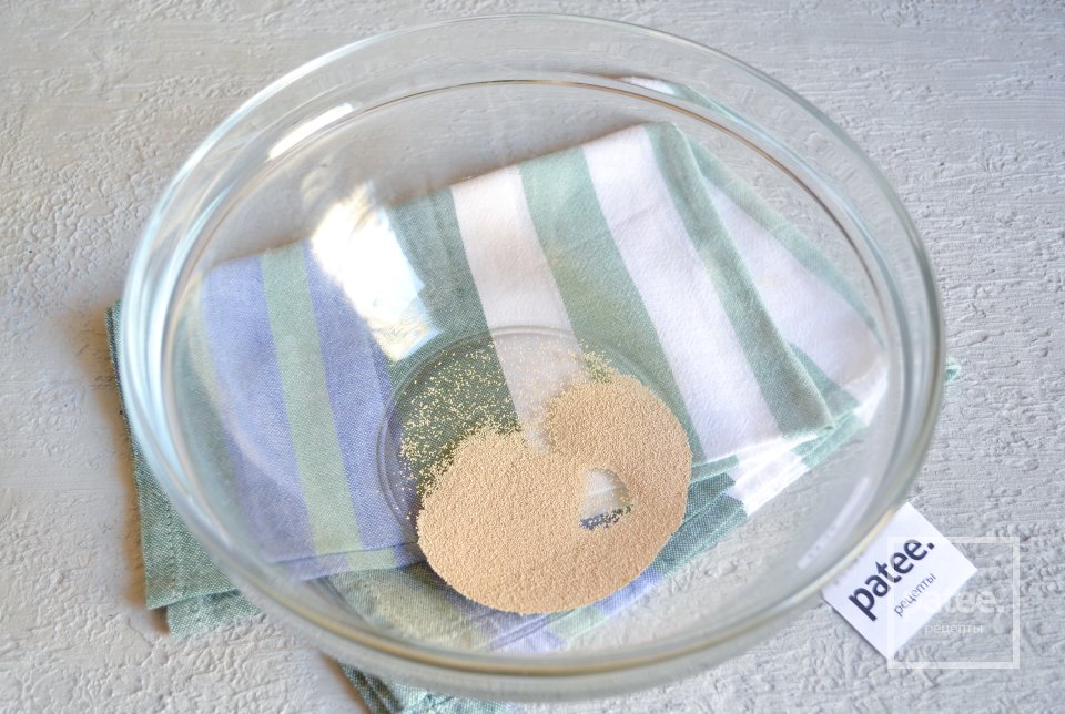 Мини-пицца с сосисками и помидорами - Шаг 2