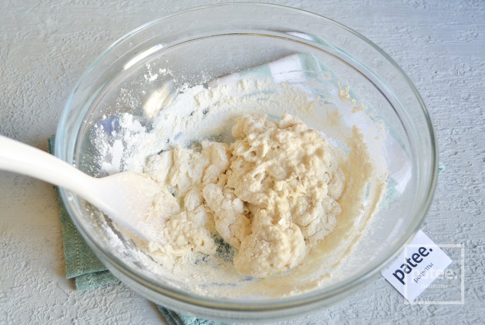 Мини-пицца с сосисками и помидорами - Шаг 5