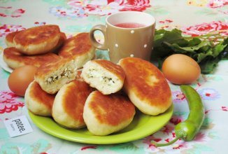 Жареные пирожки со щавелем и яйцом