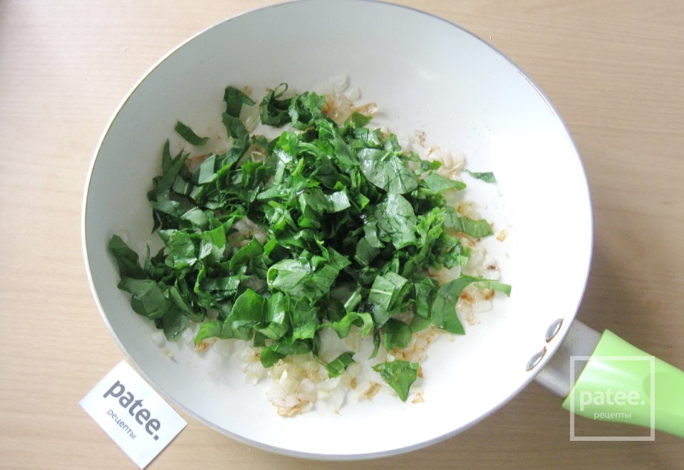 Жареные пирожки со щавелем и яйцом - Шаг 10