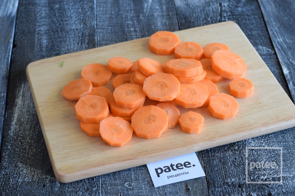 Говядина тушеная с морковью и сухофруктами - Шаг 4