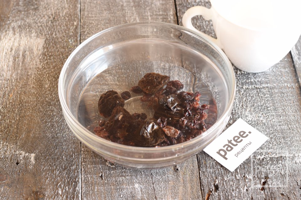 Говядина тушеная с морковью и сухофруктами - Шаг 11