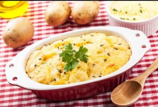 Картофельный гратен с сыром, по-французски
