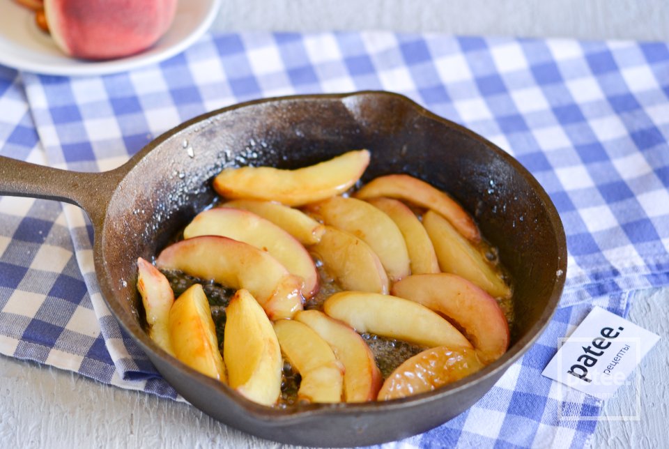 Блины с карамельными персиками - Шаг 11