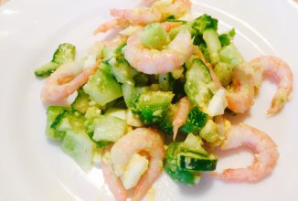 Салат из авокадо и креветок