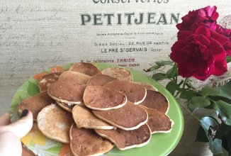 Панкейки из овсяной муки с бананом