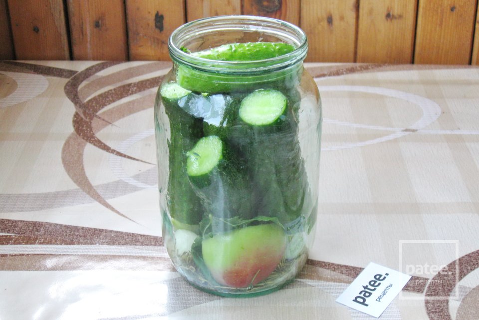 Маринованные огурцы с яблоками - Шаг 8