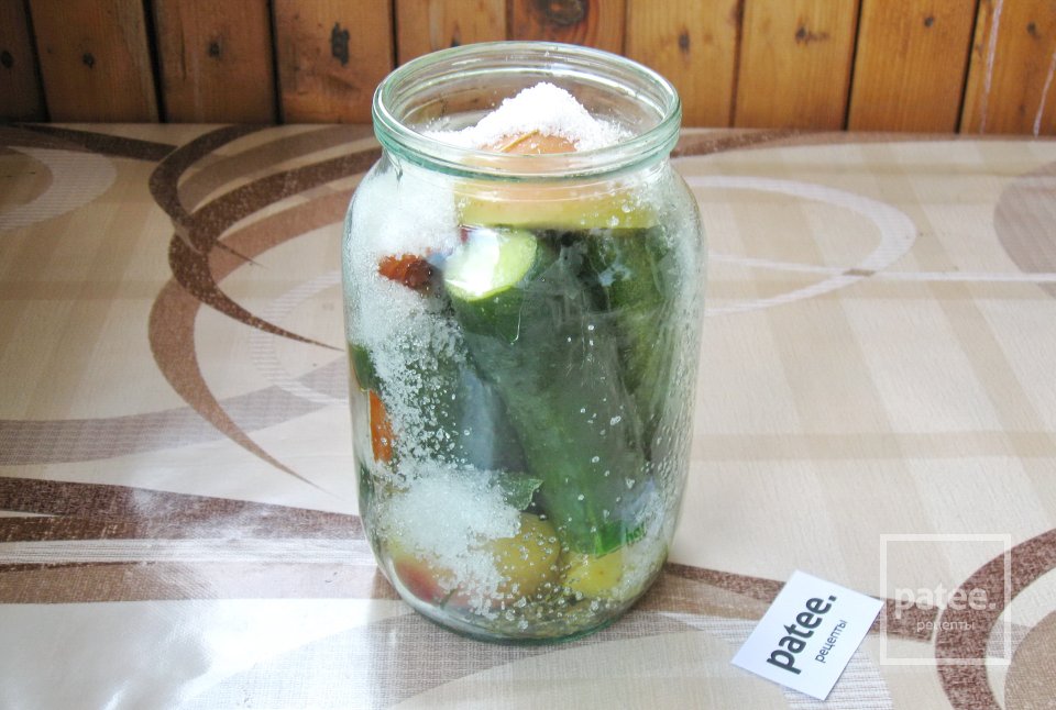 Маринованные огурцы с яблоками - Шаг 10