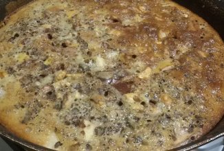 Шарлотка с яблоками и грецкими орехами