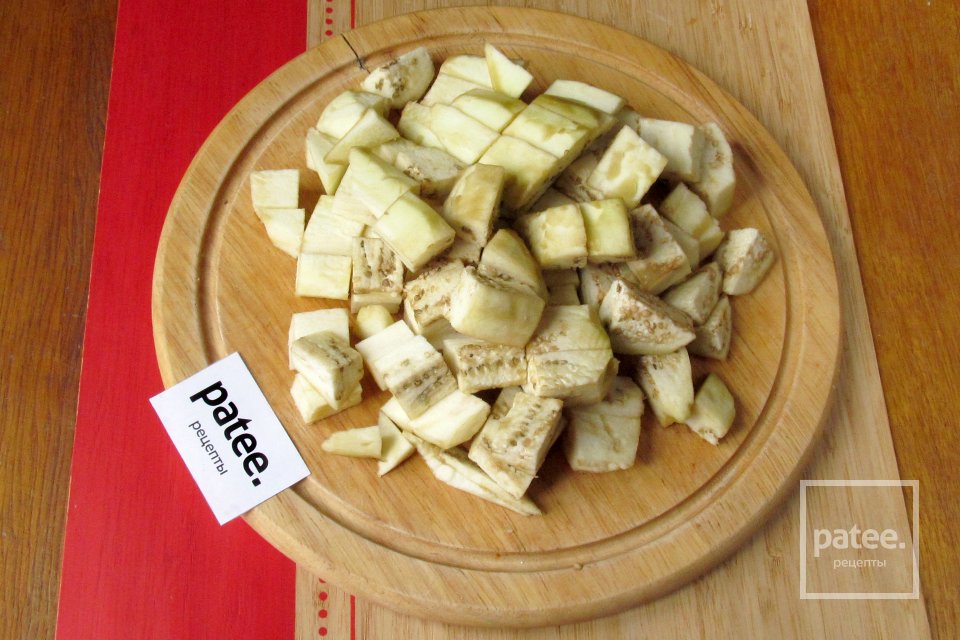 Баклажаны с помидорами и перцем на сковороде - Шаг 2