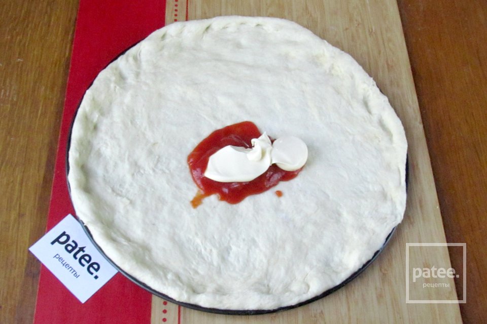 Пицца с копчёной курицей, помидорами и маслинами - Шаг 4