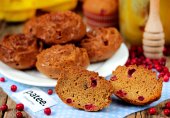 Медовые кексы с брусникой