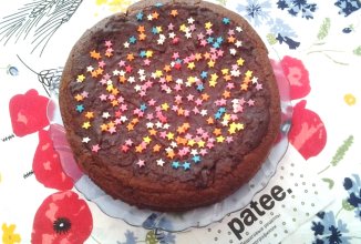 Шоколадный брауни с вишней