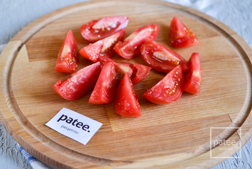 Салат с помидорами и брынзой - Шаг 6