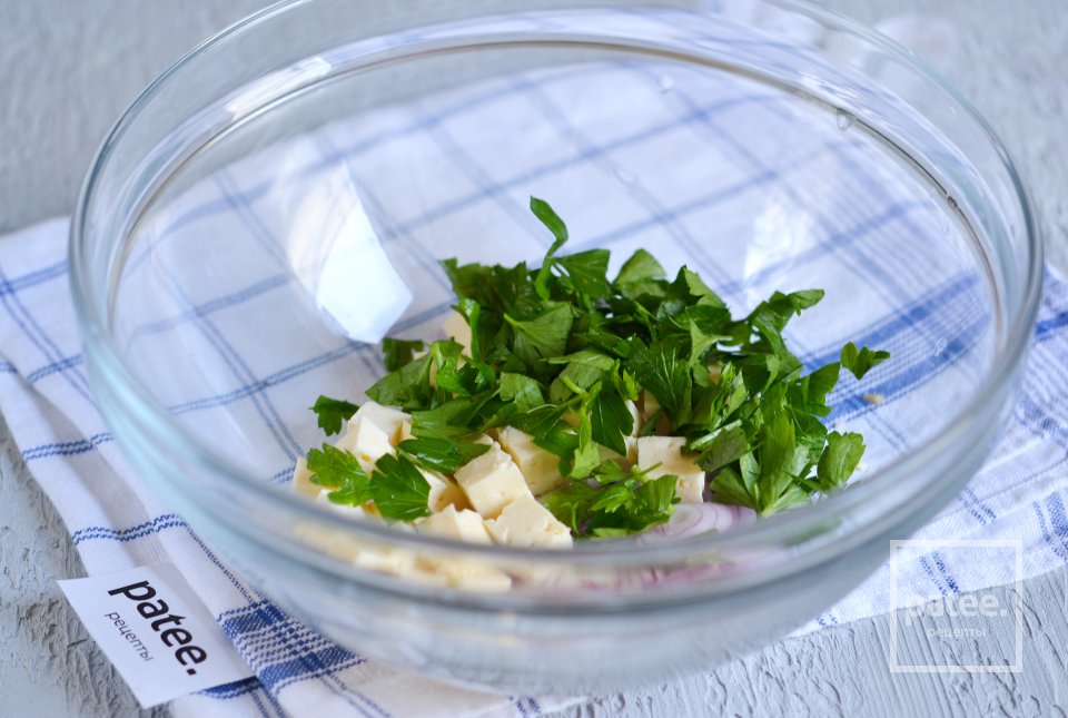 Салат с помидорами и брынзой - Шаг 7