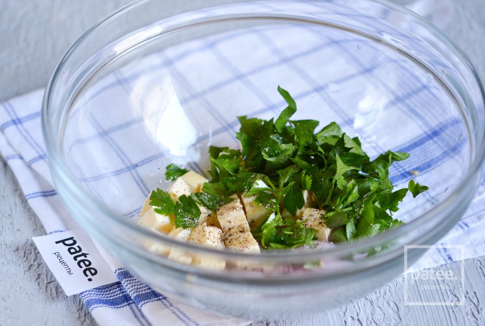 Салат с помидорами и брынзой - Шаг 9