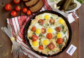 Яичница шакшука с овощами
