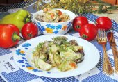 Куриная печень с кабачками в сметане
