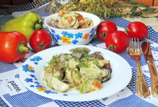 Куриная печень с кабачками в сметане