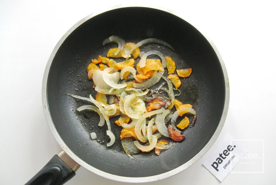 Куриная печень с кабачками в сметане - Шаг 9