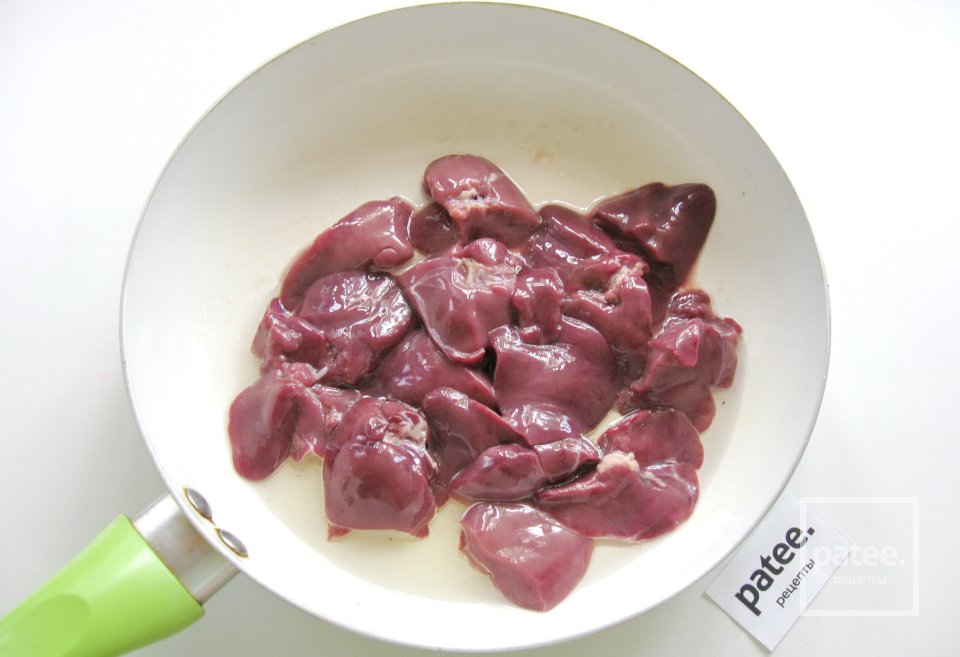 Куриная печень с кабачками в сметане - Шаг 11