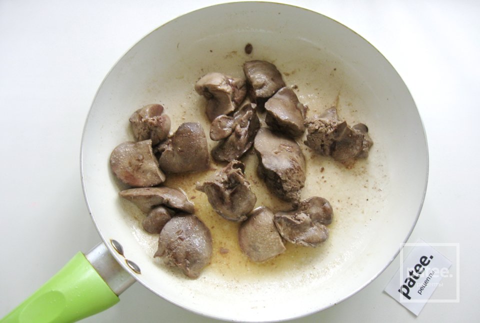 Куриная печень с кабачками в сметане - Шаг 12