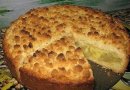 "Царский" яблочный пирог с заливкой.