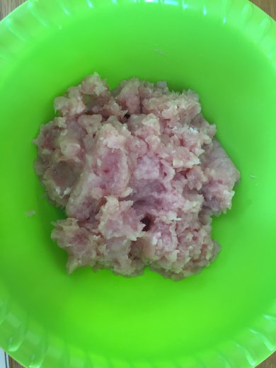 Тефтели из куриного фарша в томатно-сметанном соусе - Шаг 1