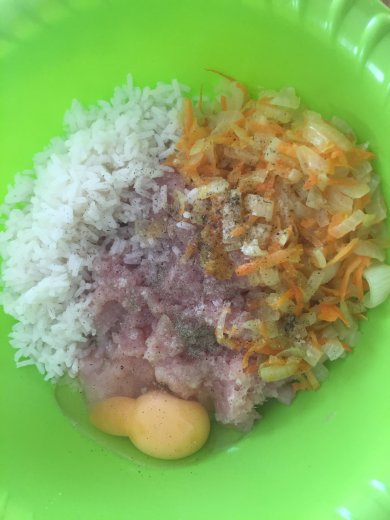 Тефтели из куриного фарша в томатно-сметанном соусе - Шаг 7